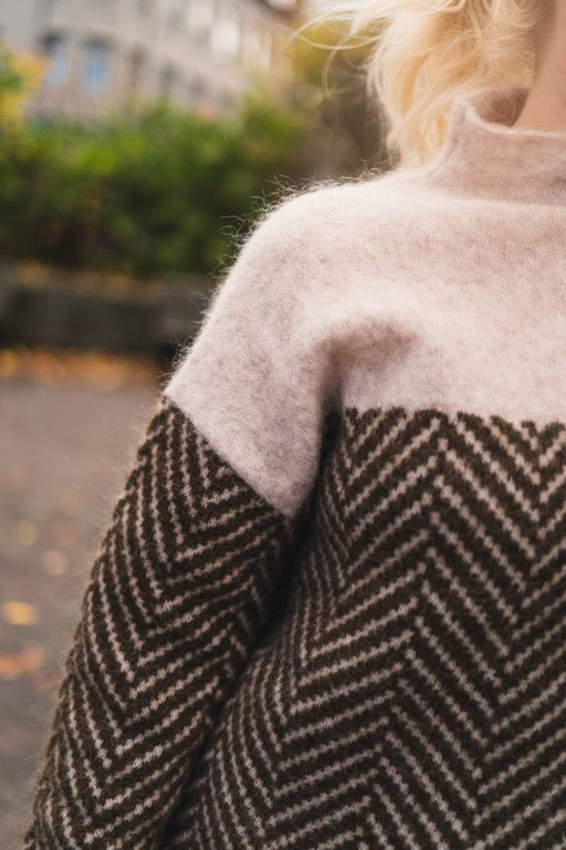 Elegant Cashmere Turtleneck Sweater