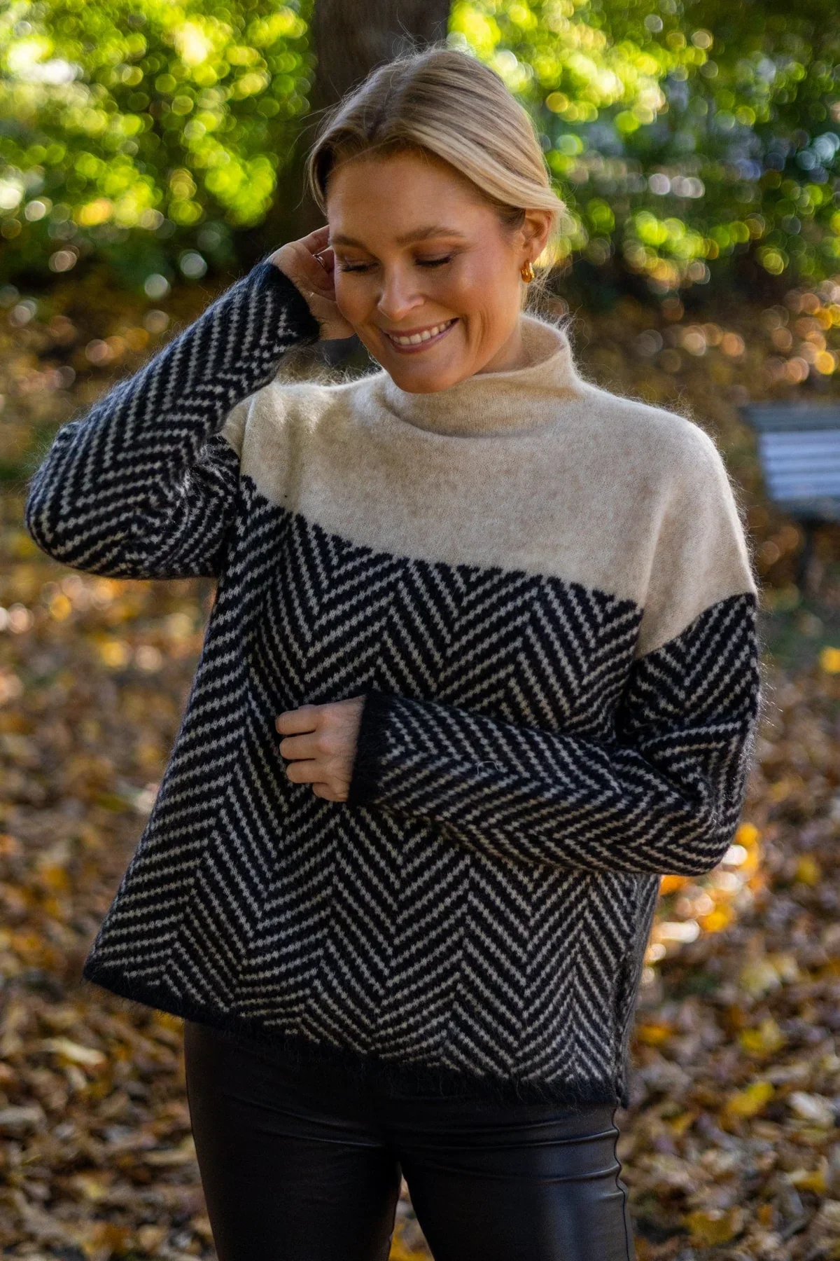 Elegant Cashmere Turtleneck Sweater