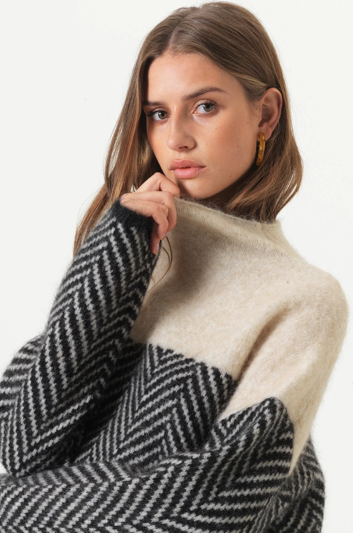 Elegant Cashmere Turtleneck Sweater