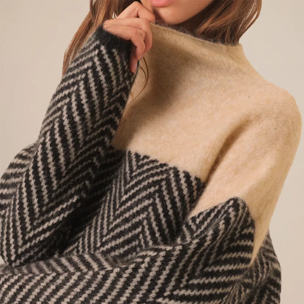 Elegant Cashmere Turtleneck Sweater